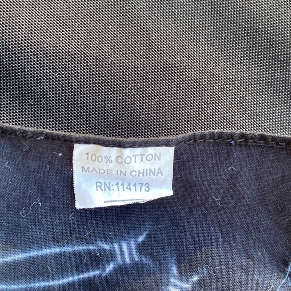 Skull bandana. Perfect for that little devil in you :) - Picture 2 of 6